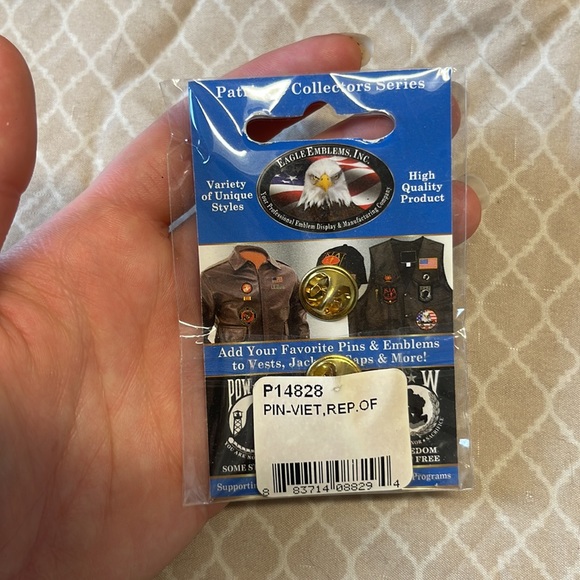 Republic of Vietnam service pin - Picture 2 of 2